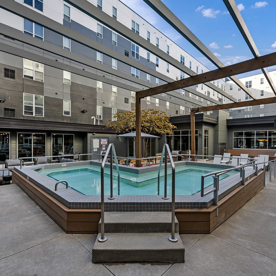 Radius-at-15th—Amenities—Hot-Tub-&-Courtyard-(7)